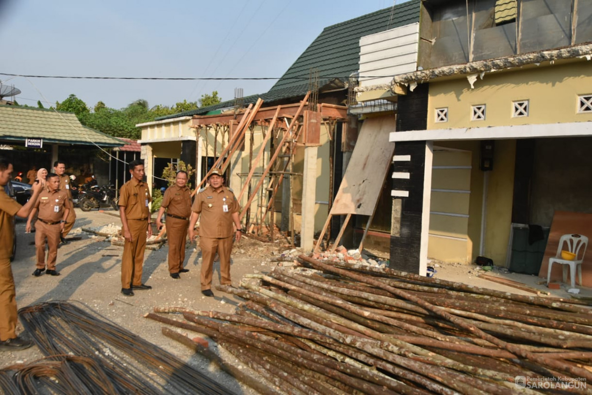 23 Oktober 2023 - Penjabat Bupati Sarolangun Meninjau Pembangunan Mal Pelayanan Publik Di Kantor PTSP Sarolangun