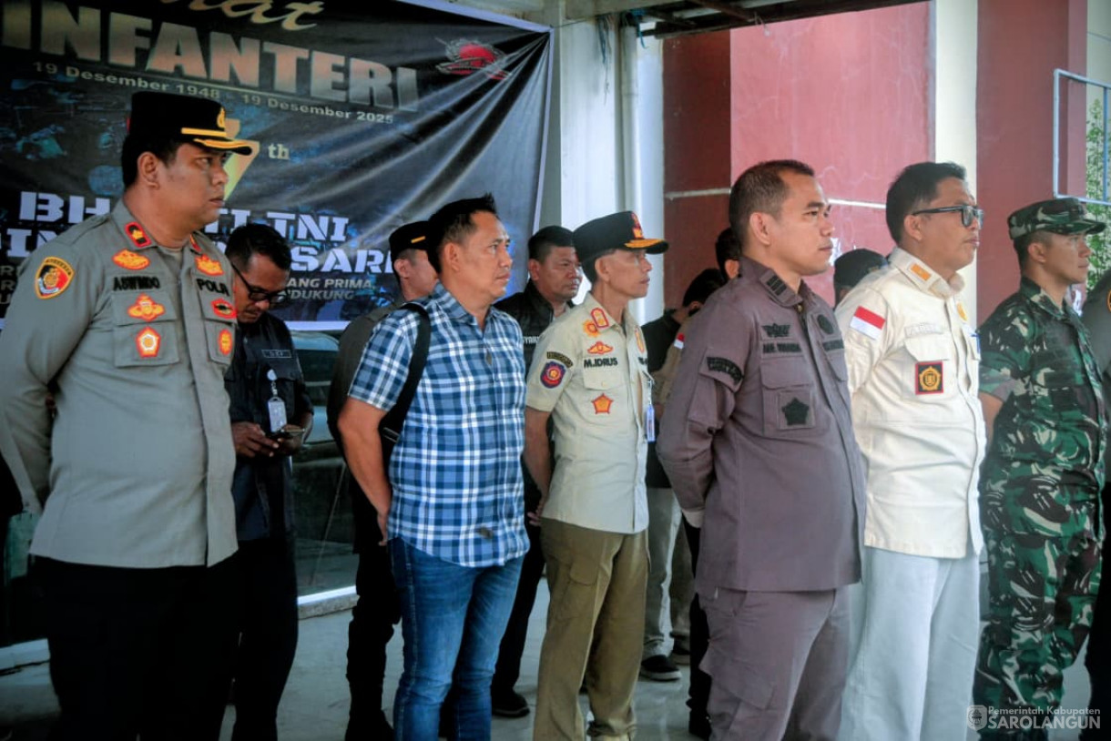 Sidak Harga Sembako di Pasar Sarolangun Dalam Rangka Hari Natal Tahun 2025 dan Tahun Baru 2026 Sekaligus Jumat Bersih Bersama TNI Dalam Rangka Hari Juang Infanteri Ke 77 Tahun 2025