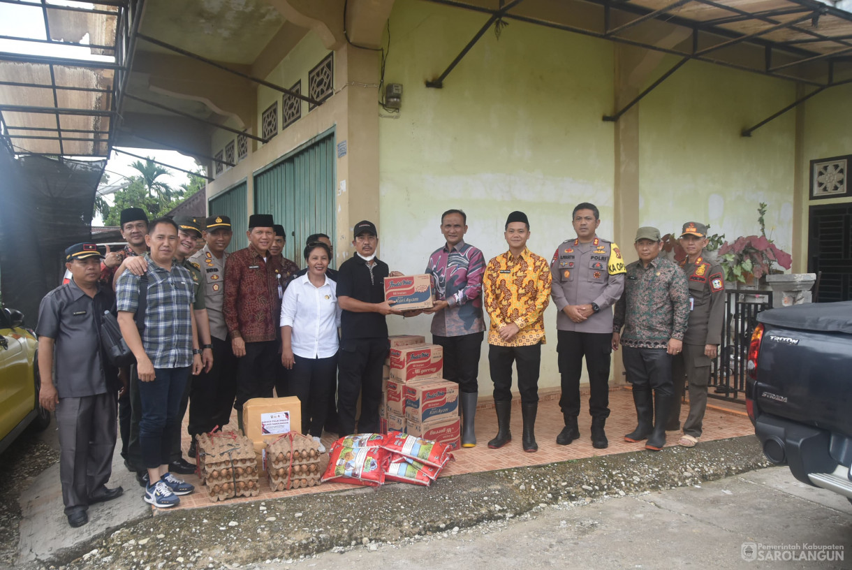 6 Maret 2025 - Peninjauan Lokasi Banjir dan Penyerahan Bantuan Bagi Korban Terdampak Banjir di Kecamatan Mandiangin&nbsp;
