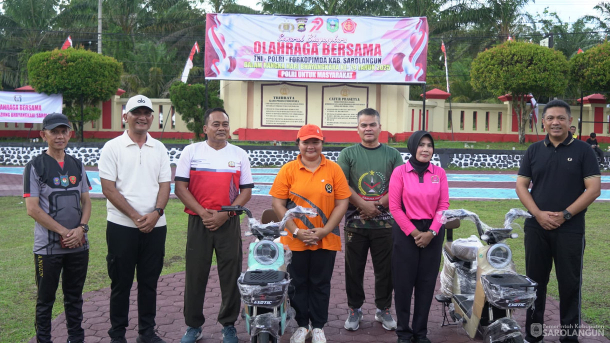 20 Juni 2025 - Bupati Sarolangun Hurmin Hadiri Olahraga Bersama Sambut HUT Bhayangkara ke 79 Tahun 2025&nbsp;