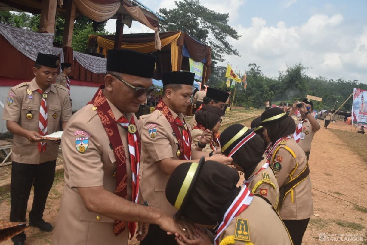 25 September 2025&nbsp; Apel Besar Hari Pramuka Ke 64 Tahun 2025 Tingkat Kwartir Cabang Sarolangun di Lapangan Belakang Kantor Camat Mandiangin