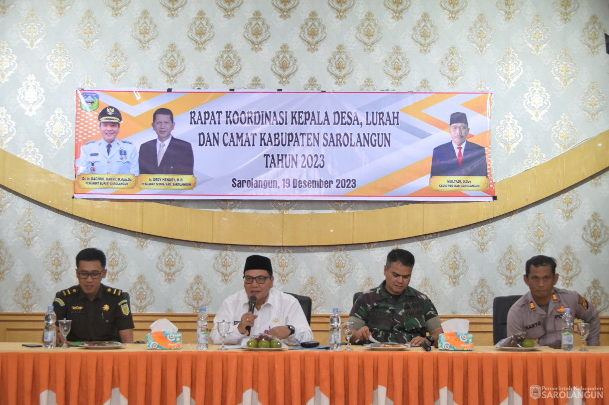 19 Desember 2023 - Rapat Koordinasi Kepala Desa, Lurah Dan Camat Kabupaten Sarolangun Tahun 2023 Di Ruang Aula Utama Kantor Bupati Sarolangun