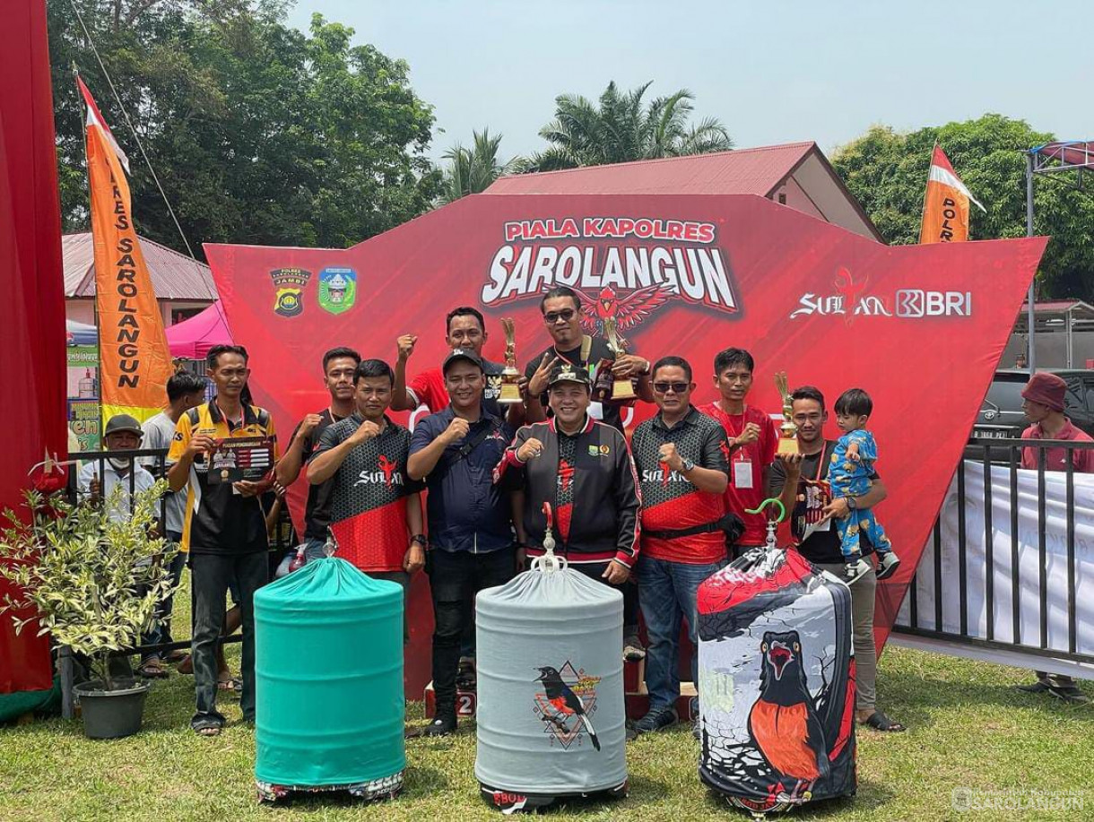 29 Oktober 2023 - Penjabat Bupati Sarolangun Menghadiri Lomba Dan Pameran Seni Burung Berkicau Piala Kapolres Di Lapangan Polsek Sarolangun