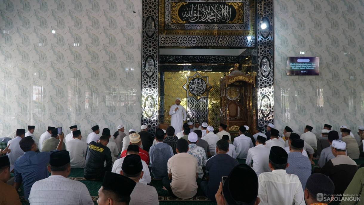 8 Mei 2026 Bupati Sarolangun, Wakil Bupati Sarolangun Melaksanakan Sholat Jumat Bersama di Masjid Darul Hikmah Persatuan Keluarga Daerah Piaman Sarolangun