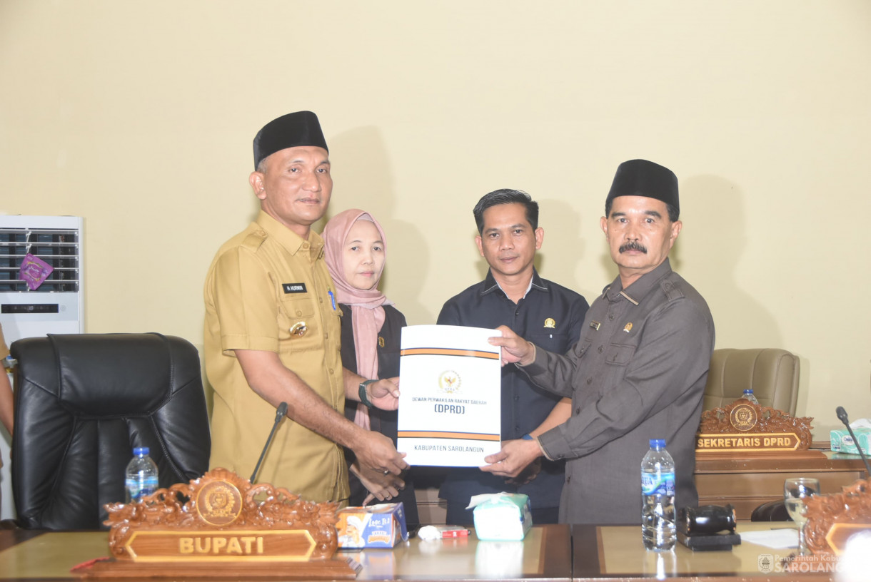28 April 2025 - Rapat Paripurna Tingkat I Tahap II Pandangan Umum Fraksi DPRD Terhadap Penyampaian Laporan Keterangan Pertanggungjawaban Bupati Sarolangun Tahun 2024