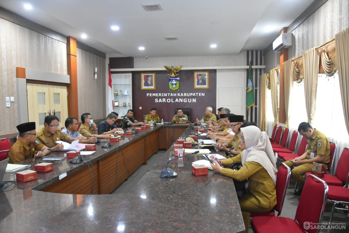 18 September 2023 - Penjabat Bupati Sarolangun Menghadiri Rapat TPID Via Zoom Meeting di Ruang Pola Kantor Bupati Sarolangun