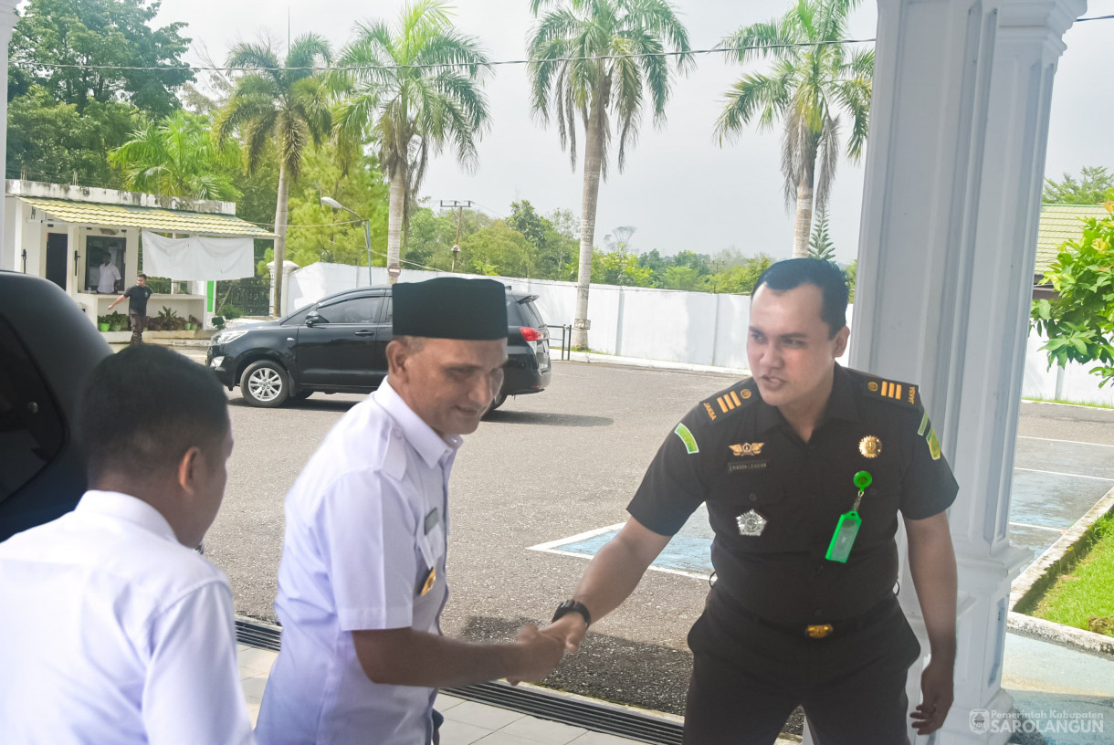 26 Maret 2025 - Penandatanganan Nota Kesepakatan dan Perjanjian Kerjasama Kepala Kejaksaan Negeri Sarolangun Dengan Bupati Sarolangun Dalam Rangka Sinergitas Pelaksanaan Tugas Dan Fungsi Pengawalan, Pengawasan dan Pemanfaatan Dana Desa di Aula Kejaksaa