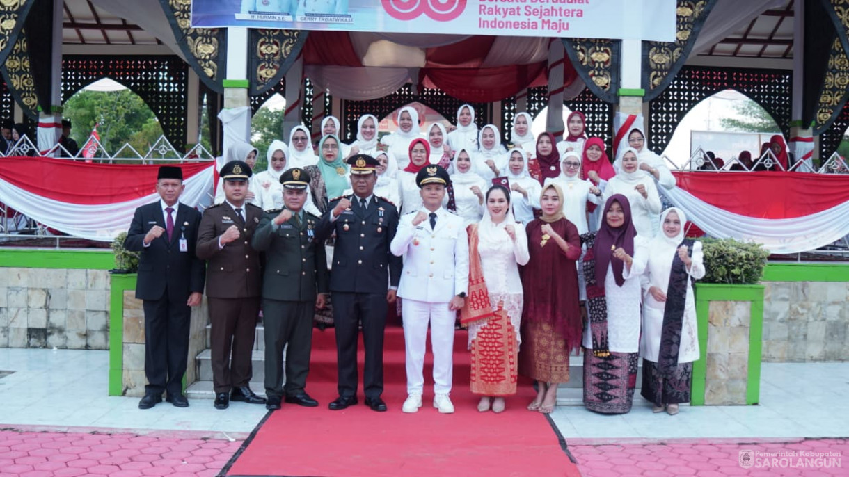 17 Agustus 2025&nbsp; Upacara Penurunan Bendera Merah Putih Bertempat di lapangan Gunung Kembang