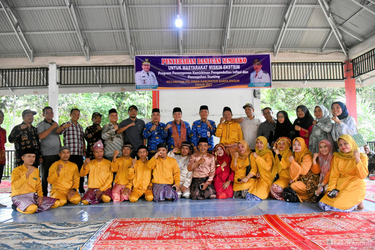 30 November 2023 - Penyerahan Bantuan Sembako Untuk Masyarakat Miskin Ekstrim Program Penanganan Kemiskinan, Pengendalian Inflasi Dan Pencegahan Stunting, Sekaligus Peresmian Pendopo Desa Lubuk Sepuh Dan Pemb