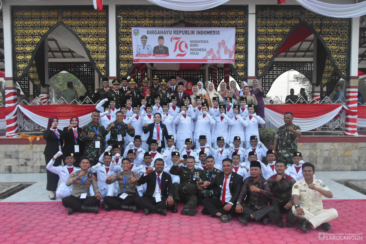 17 Agustus 2024 -&nbsp;Upacara Penurunan Bendera Merah Putih Dalam Rangka HUT RI Ke 79, Bertempat di Lapangan Gunung Kembang Sarolangun