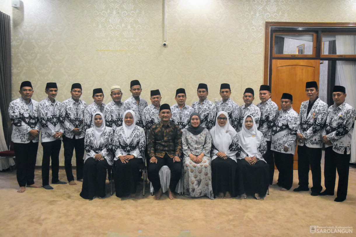 24 Juli 2025- Silaturahmi Dengan Pengurus PGRI&nbsp; di Rumah Dinas Bupati Sarolangun