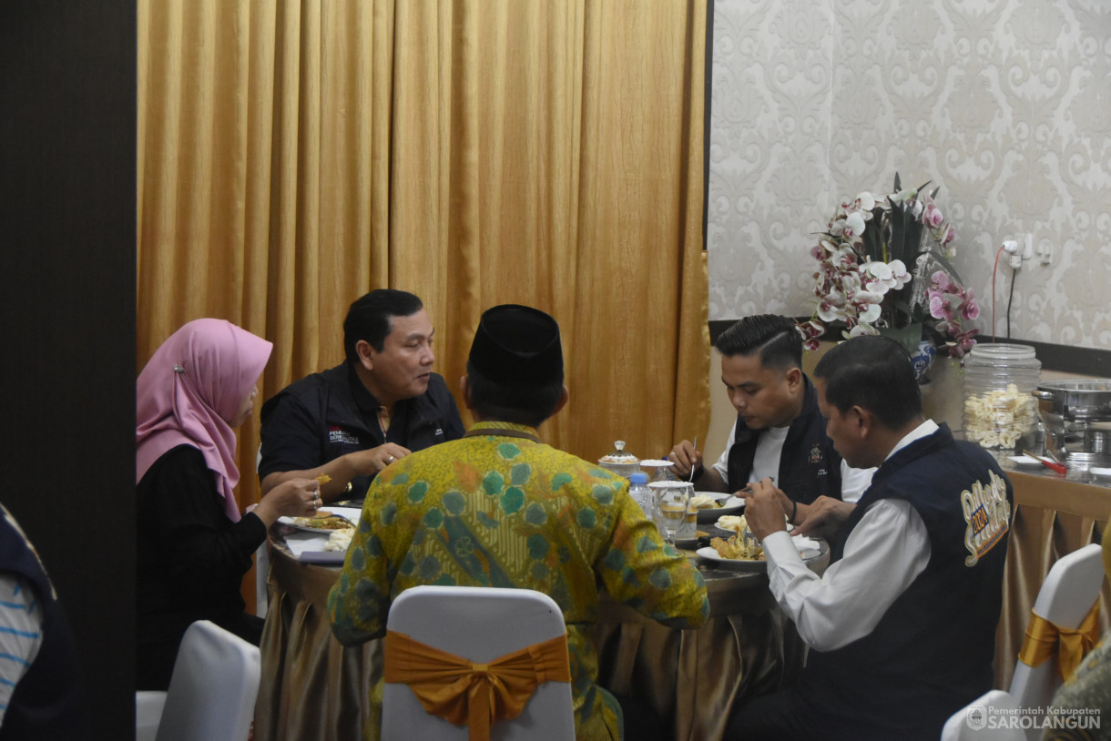 10 Juli 2024 - Makan Malam Bersama Komisioner KPU, Bawaslu, Forkopimda, Bertempat di Rumah Dinas Bupati Sarolangun