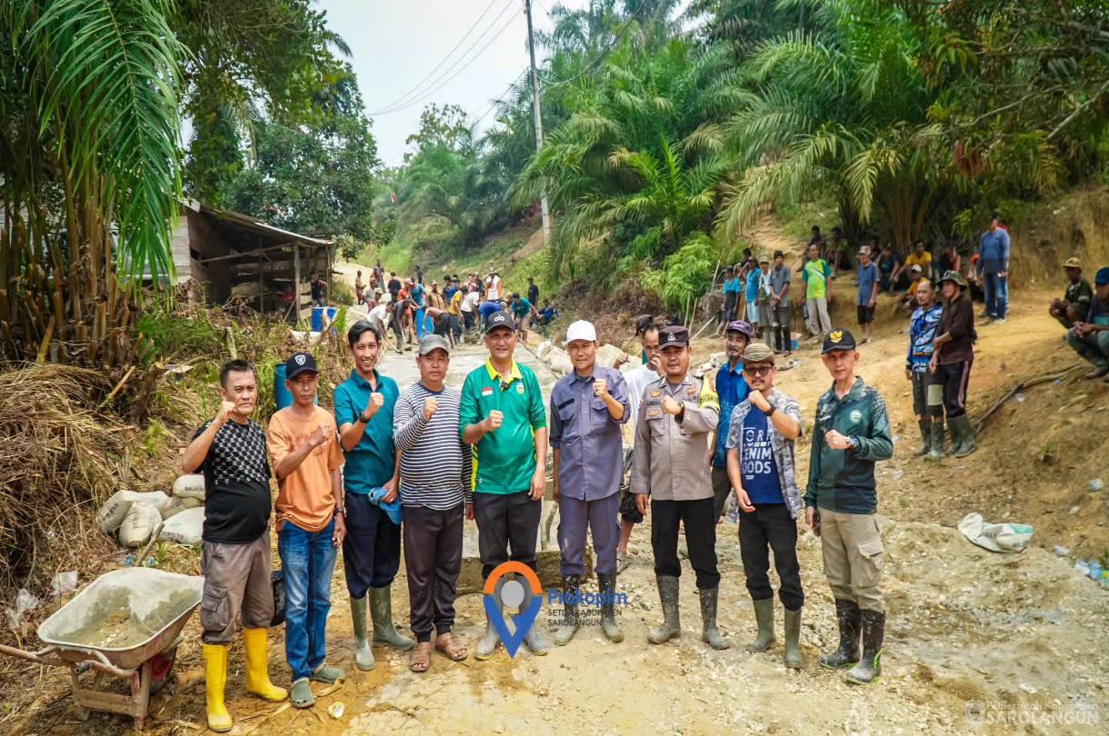 26 Agustus 2026 Momen Kebersamaan Bupati Sarolangun dengan Masyarakat Dusun Trans 3 Desa Sepintun Kecamatan Pauh
