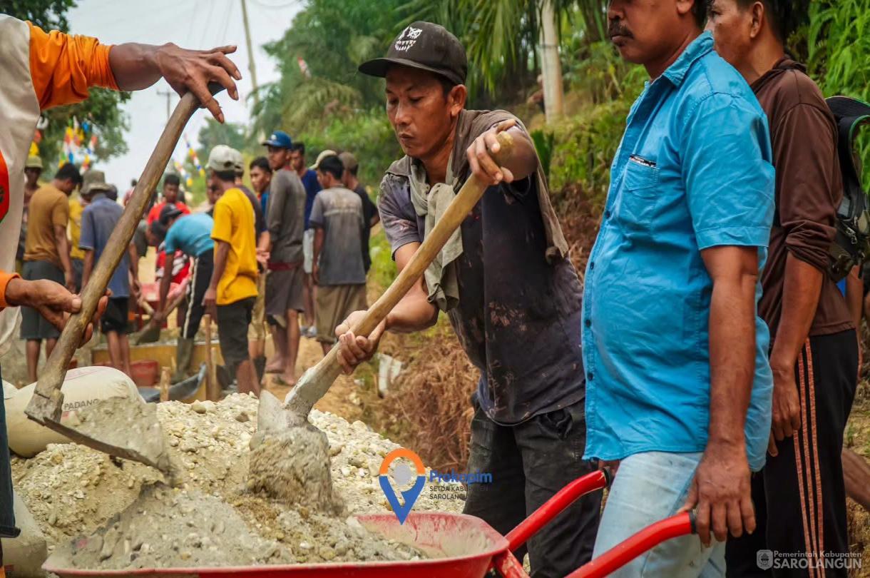26 Agustus 2026 Gotong Royong Membangun Jalan Sepintun di Dusun Trans 3&nbsp; Bersama Bupati Sarolangun dan Masyarakat Dusun Trans 3 Desa Sepintun Kecamatan Pauh