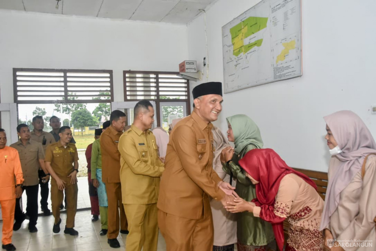 6 Oktober 2025&nbsp; Penyerahan Bantuan Stunting di Kantor Camat Singkut