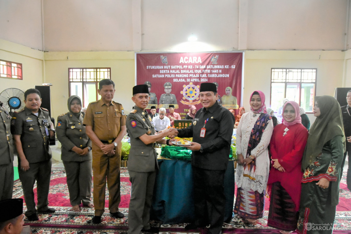 30 April 2024 - Syukuran HUT Satpol PP Ke 74 Dan Satlinmas Ke 62 Serta Halal Bihalal Idul Fitri 1445 H Di Kantor Satpol PP Sarolangun