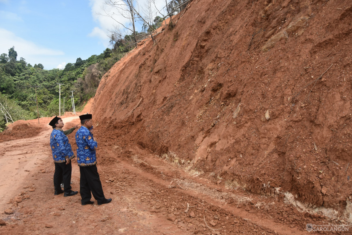 17 April 2024 - Meninjau Perbaikan Jalan Terdampak Longsor Di Tebing Tinggi Kecamatan Batang Asai