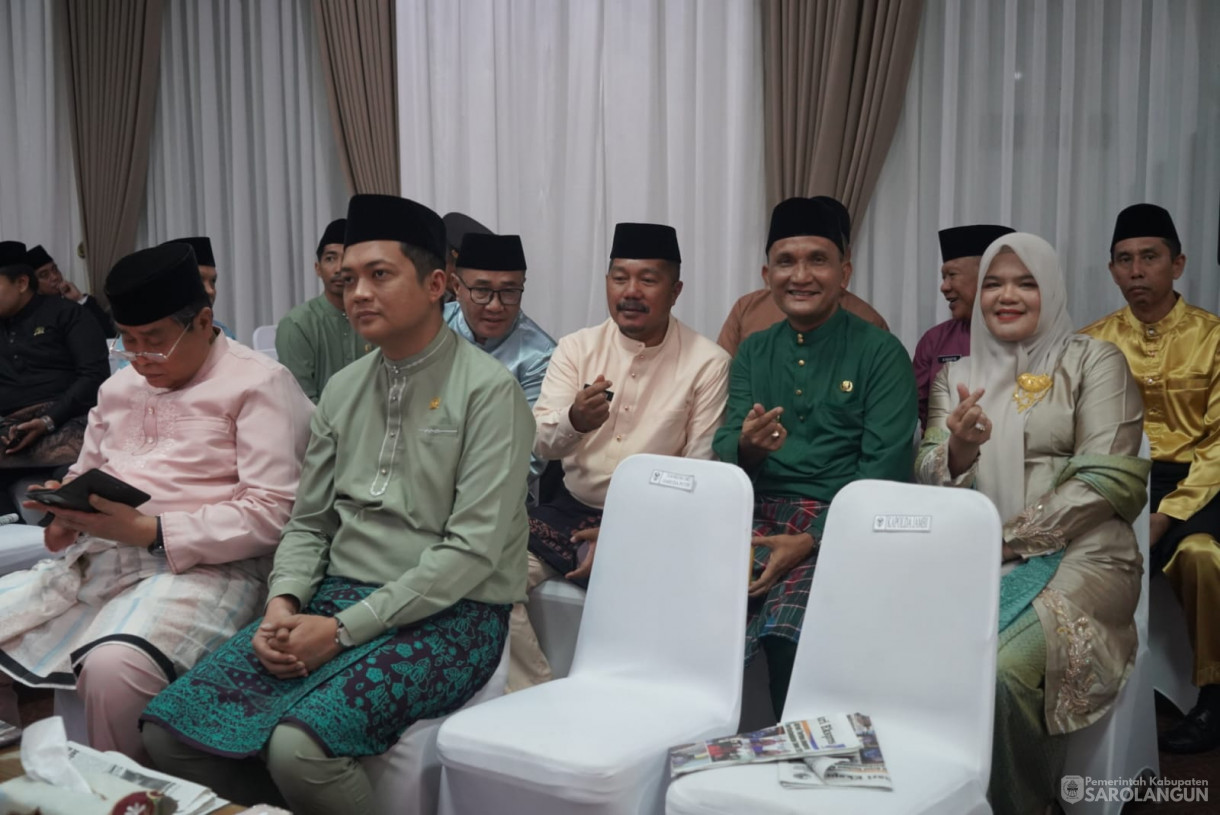 &nbsp;Bupati Sarolangun Serta Ketua TP PKK Kabupaten Sarolangun Menghadiri Rapat Paripurna Dalam Rangka HUT Kab.Batang Hari Yang Ke 77