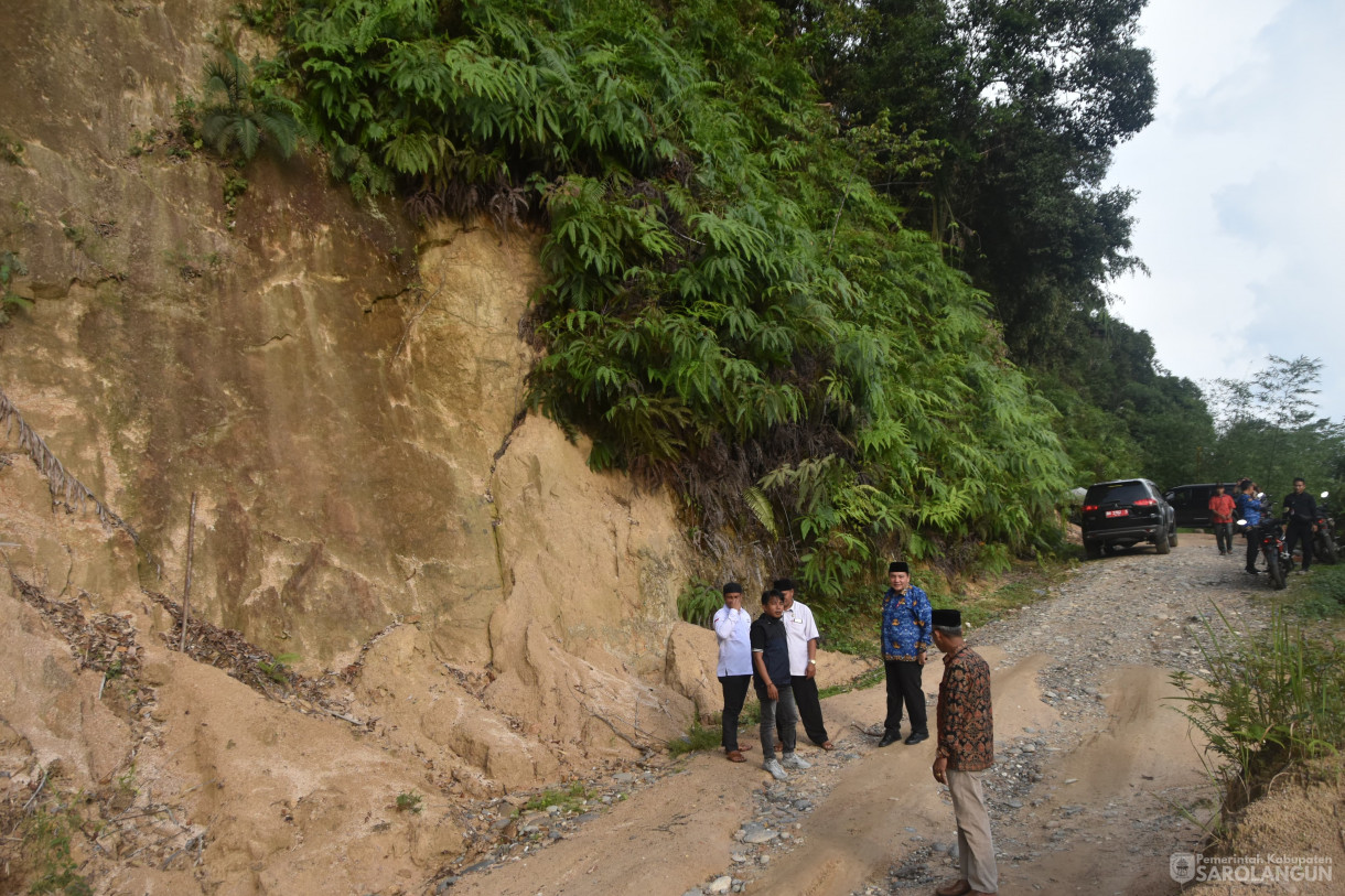 17 April 2024 - Meninjau Jalan Di Desa Raden Anom Kecamatan Batang Asai