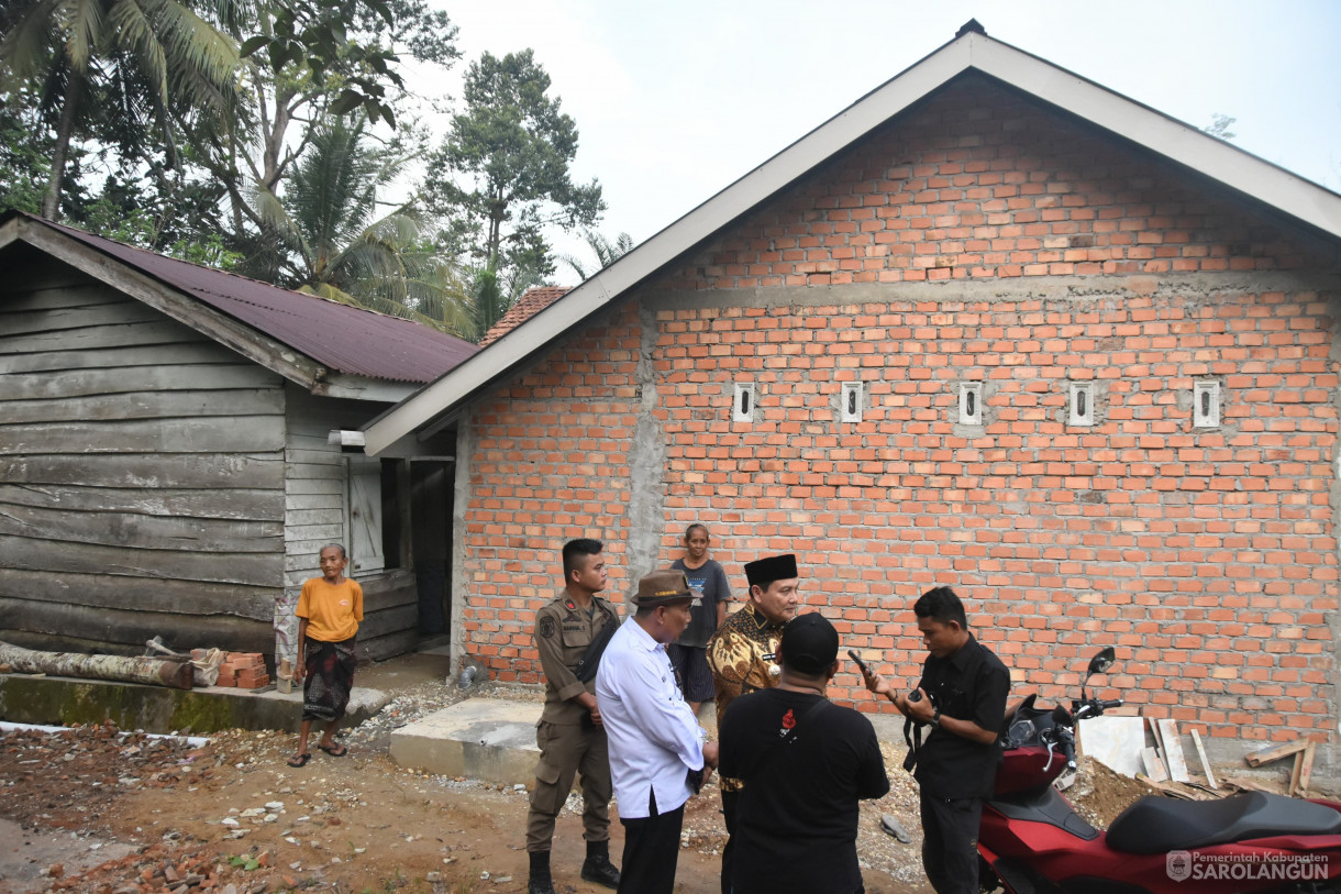 20 Desember 2023 - Meninjau Pembangunan Rumah Layak Huni Dalam Rangka Pengentasan Kemiskinan Ekstrim Di Desa Batu Putih