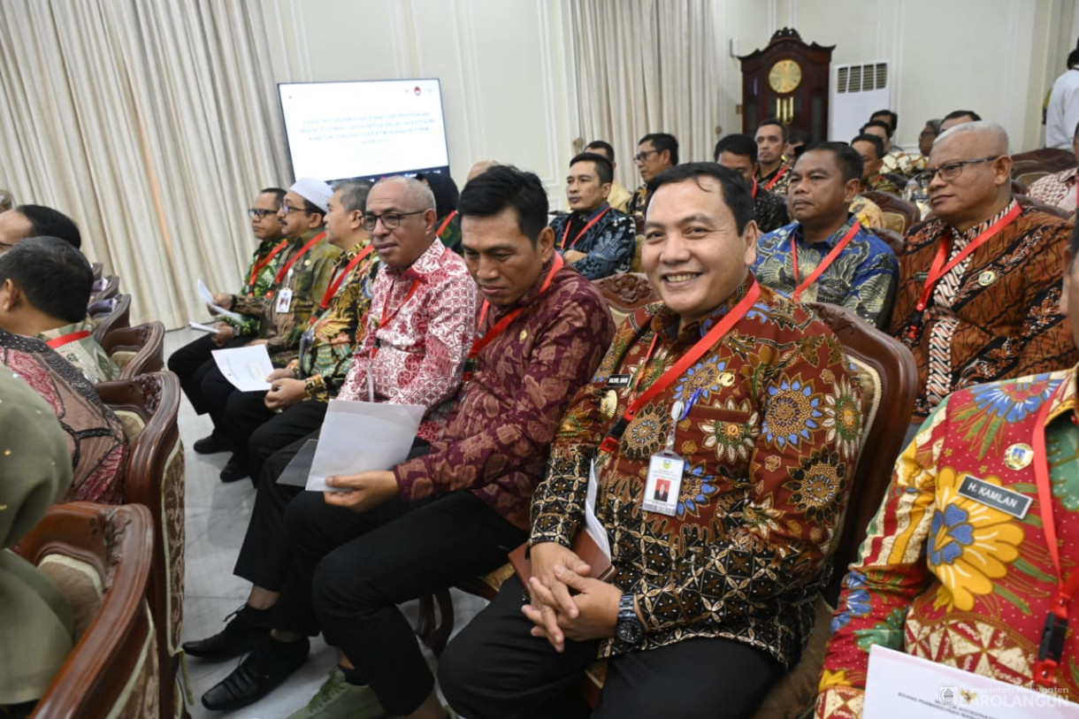 9 November 2023 - Penjabat Bupati Sarolangun Menerima Piagam Penghargaan Kinerja Dalam Upaya Percepatan Penghapusan Kemiskinan Ekstrim Oleh Wakil Presiden Republik Indonesia Di Istana Wakil Presiden Indonesia