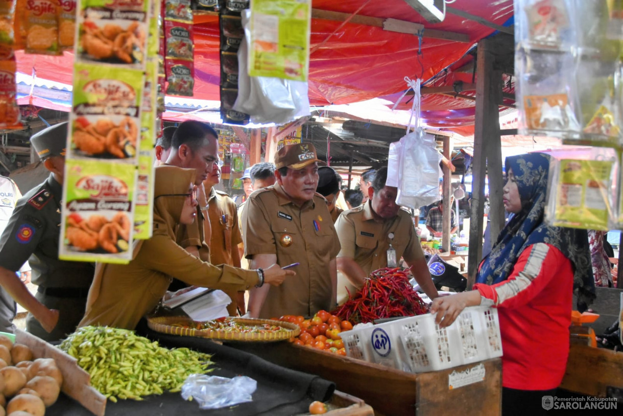 7 November 2023 - Penjabat Bupati Sarolangun Melakukan Sidak Pasar Atas Sarolangun