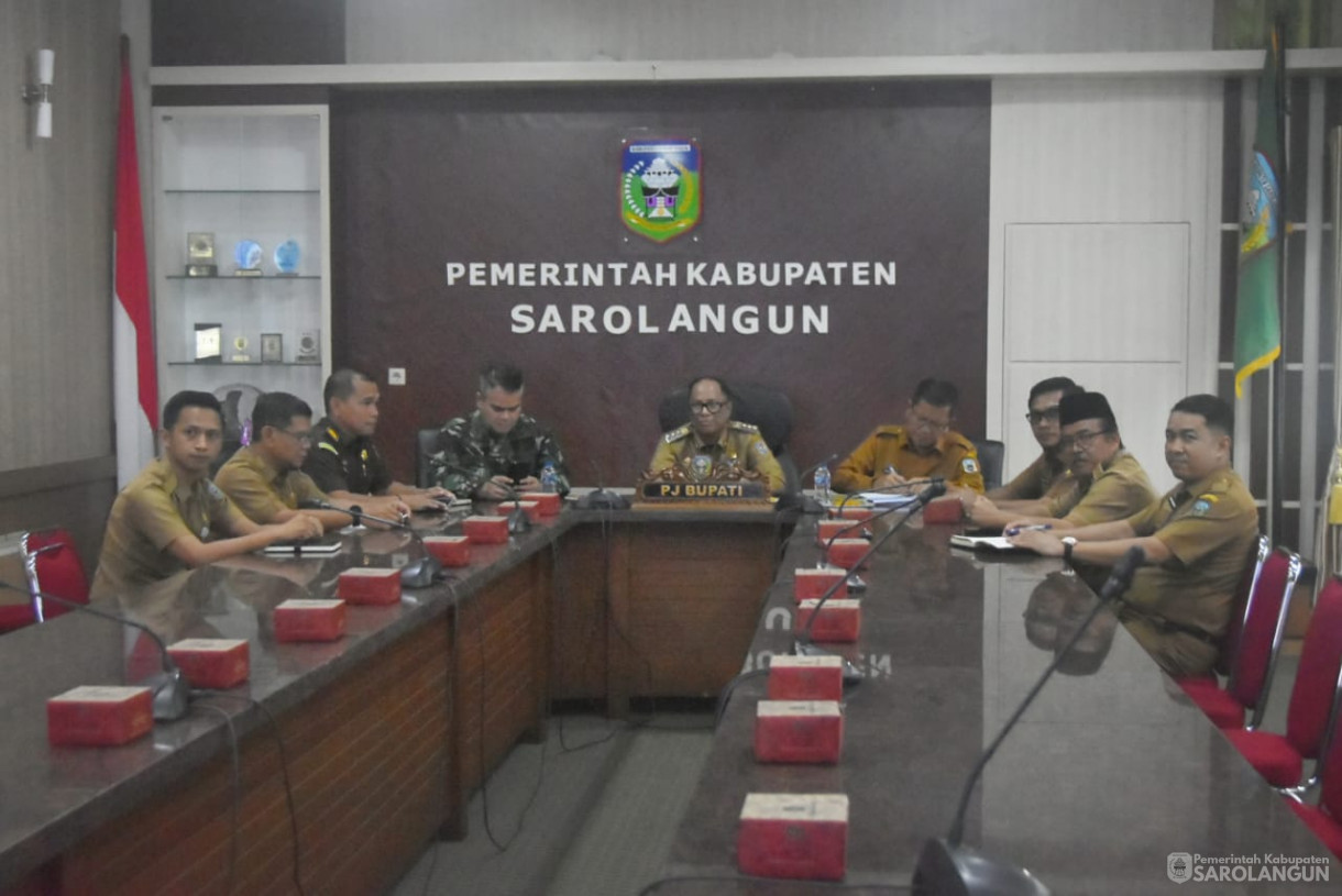 23 Desember 2024 - Rapat TPID Via Zoom Meeting di Ruang Pola Kantor Bupati Sarolangun