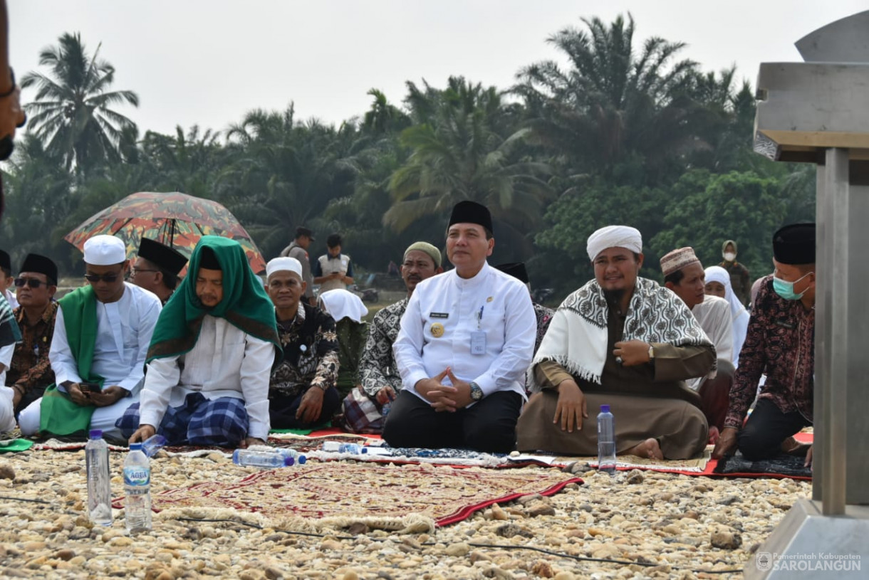 5 Oktober 2023 - Penjabat Bupati Sarolangun Melaksanakan Sholat Istisqo Minta Hujan di Pulau Jembatan Beatrix Sarolangun