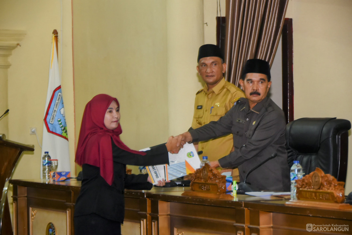 28 April 2025 - Rapat Paripurna Tingkat I Tahap II Pandangan Umum Fraksi DPRD Terhadap Penyampaian Laporan Keterangan Pertanggungjawaban Bupati Sarolangun Tahun 2024