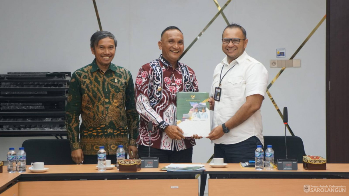 7 Mei 2026 Bupati Sarolangun dan Sekretaris Daerah Kabupaten Sarolangun menghadiri Audiensi Pembahasan Usulan Pembangunan 7 Jembatan Gantung di Kab. Sarolangun yang Rusak Berat Akibat di Terjang Banjir Bandang bersama Anggota Komisi V DPR RI