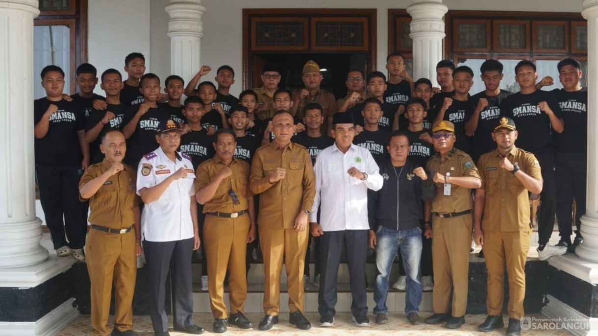 11 Mei 2026 Bupati Sarolangun melepas Keberangkatan Kontingen Sarolangun untuk mengikuti Jambi School Football League Tingkat Provinsi di Kabupaten Batanghari