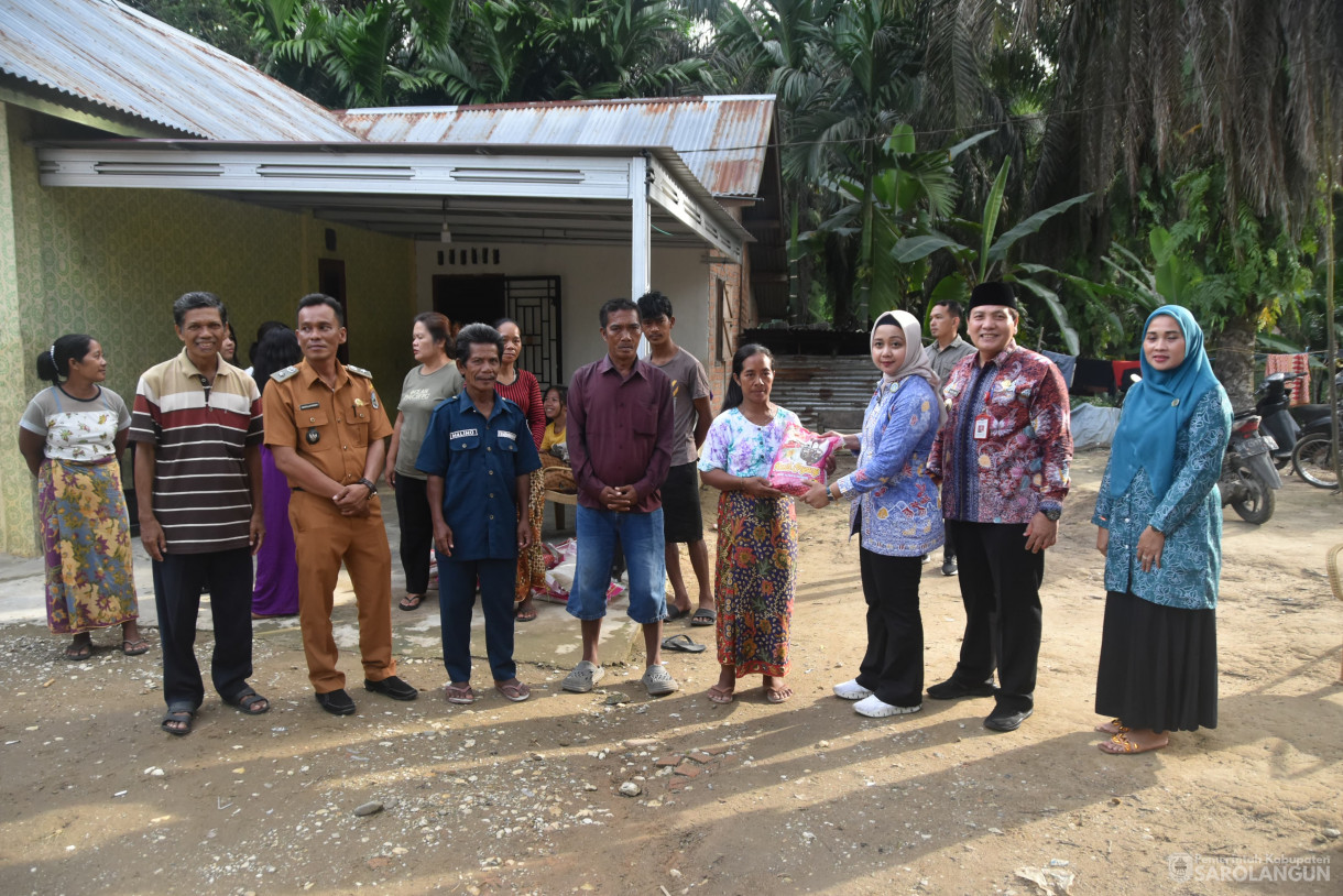 20 Juni 2024 - Penyerahan Bantuan Beras Untuk Keluarga SAD Di Desa Lubuk Kepayang Kecamatan Air Hitam