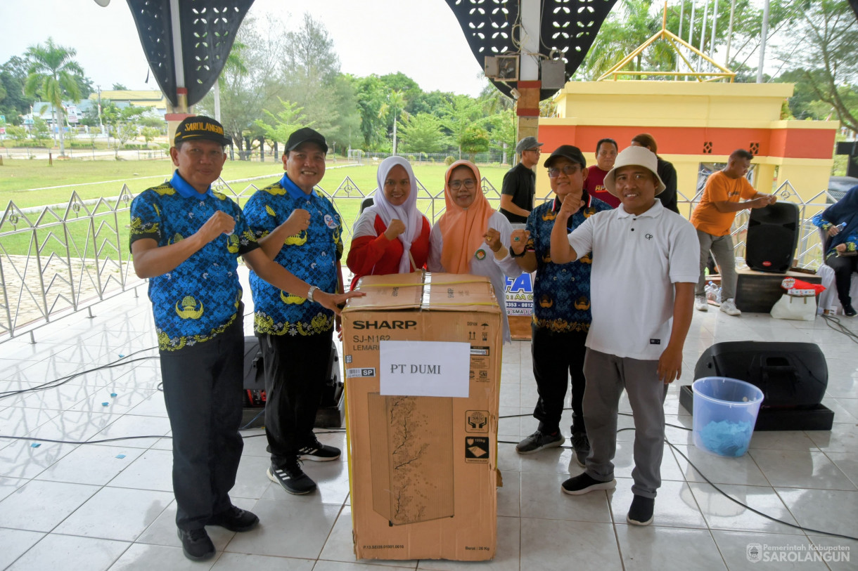 16 Desember 2023 – Jalan Santai Dalam Rangka Hut Korpri Ke 52 Dan Hari Korupsi Dunia, Penanaman Pohon Pelindung Dalam Rangka Hut Dharmawanita Ke 24 Di Lapangan Gunung Kembang Sarolangun