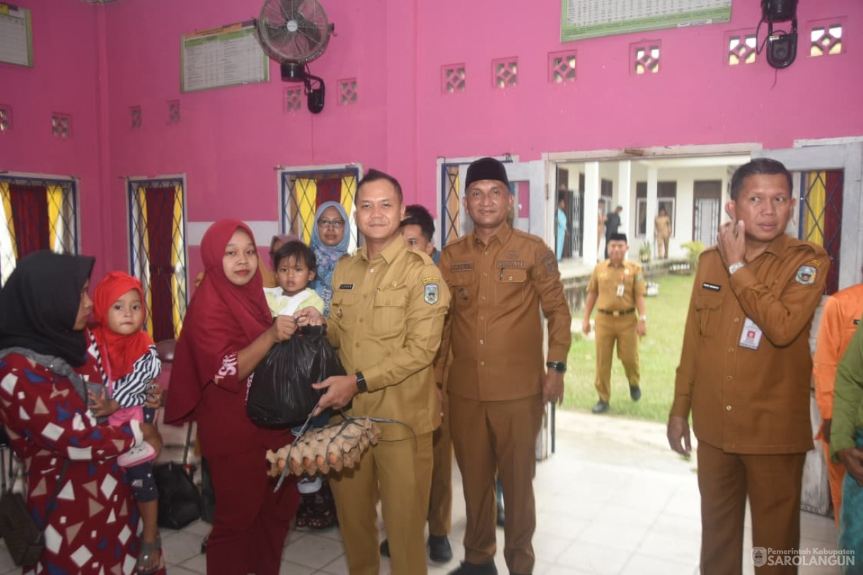 6 Oktober 2025&nbsp; Penyerahan Bantuan Stunting di Kantor Camat Singkut