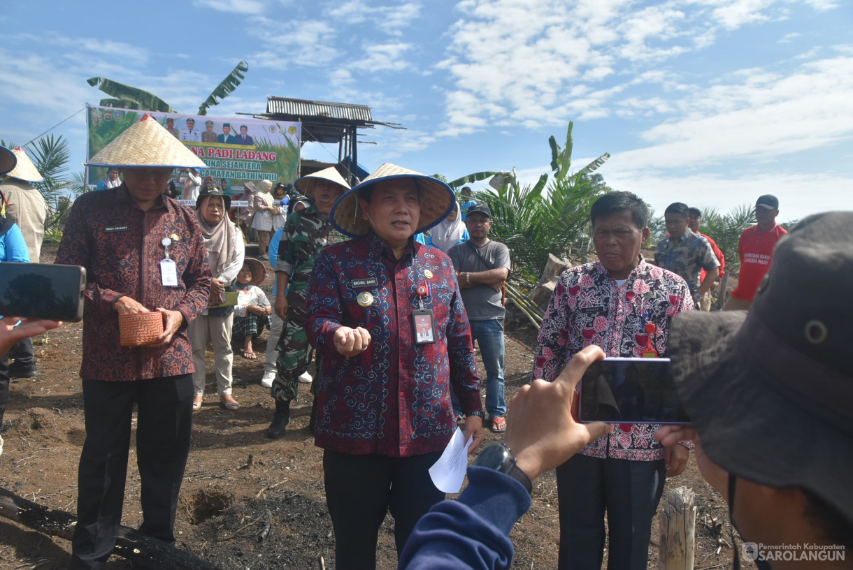 19 September 2024 -&nbsp;Tanam Perdana Padi Ladang di Kelompok Tani Bina Sejahtera yg diliput langsung oleh TV TANI Indonesia secara LIVE Pukul 09.00 WIB, Bertempat di Desa Dusun Dalam Kecamatan Batin VIII