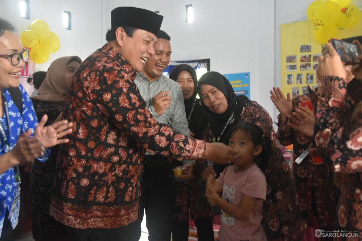 13 Juni 2024 - Gerakan Intervensi Pencegahan Stunting Dan Penyerahan Sertifikat Siap Nikah Di Kelurahan Sarkam Dam Desa Bernai