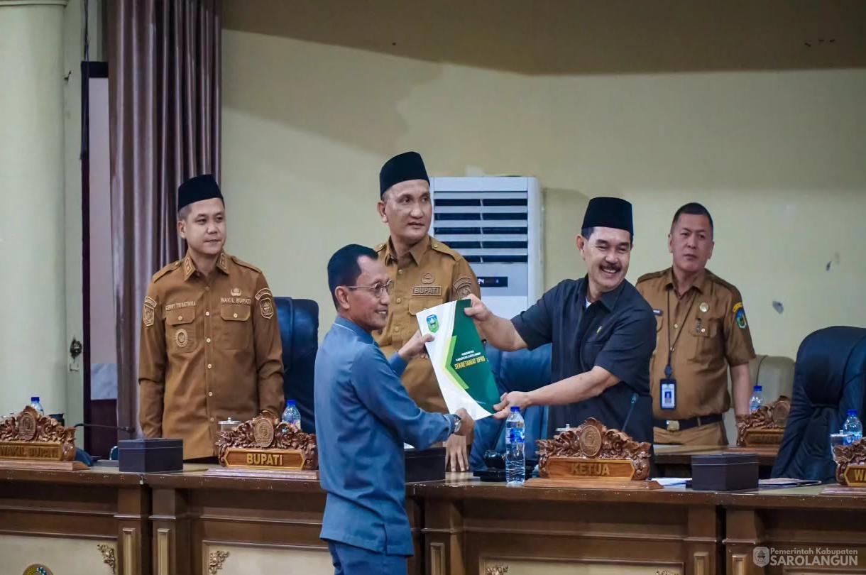 3 Agustus 2026 Rapat Paripurna Tingkat I Tahap II di Gedung DPRD Kabupaten Sarolangun dan Rapat Paripurna Laporan Pansus II dan Pansus III DPRD Kabupaten Sarolangun Terhadap PAD dan Aset Kabupaten Sarolangun