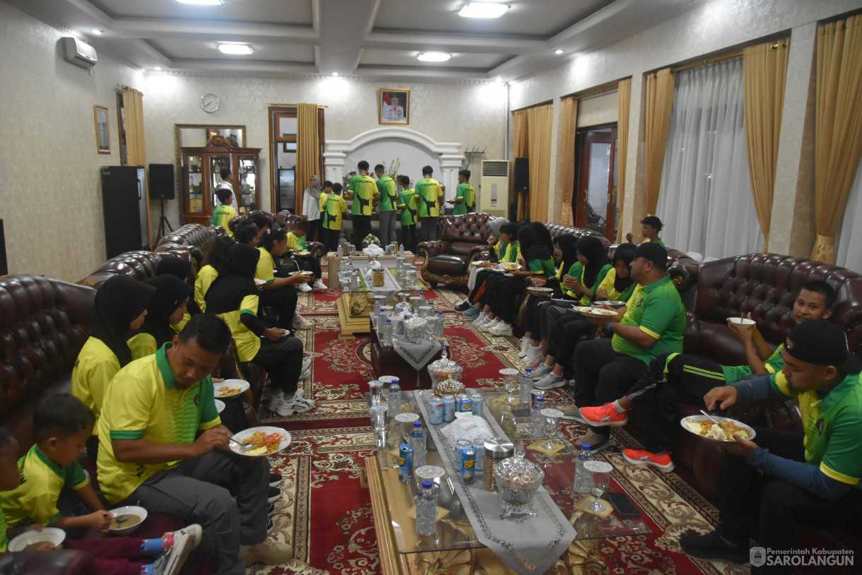 19 Juni 2024 - Sarapan Bersama Sekaligus Pelepasan Atlit Cabor Taekwondo Dalam Kejurprov Di Rumah Dinas Bupati Sarolangun