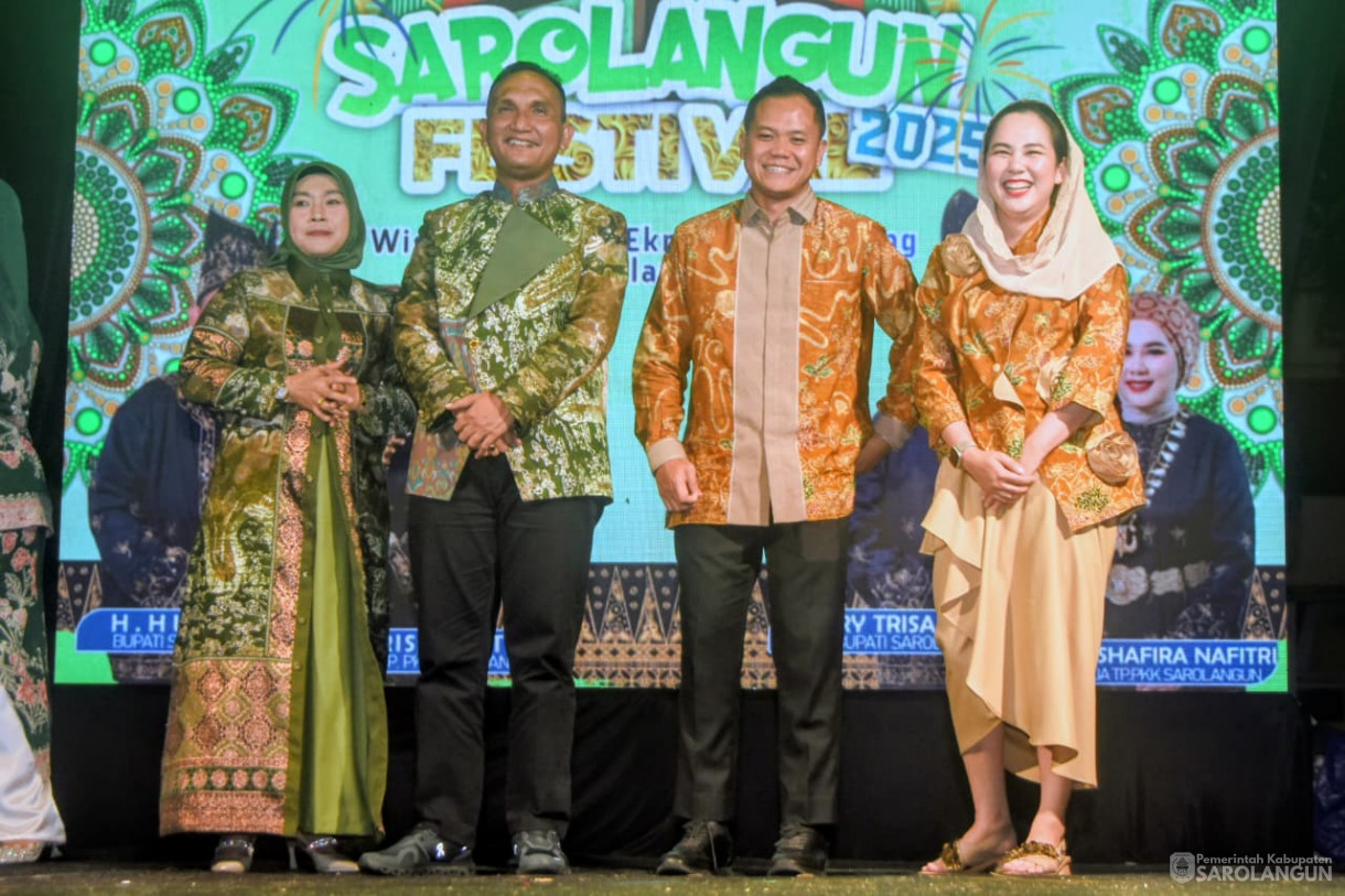 5 Desember 2025 Parade Batik Sarolangun Tahun 2025 di GOR Sarolangun