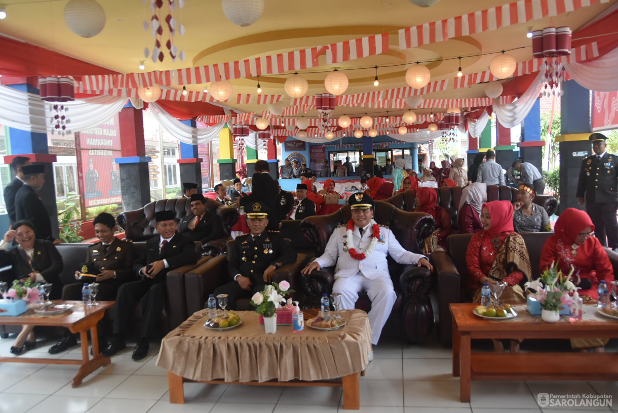 17 Agustus 2024 -&nbsp;Penyerahan Remisi Umum Bagi Narapidana dan Pengurangan Masa Pidana Umum, Bertempat di Lapan Kelas IIB Sarolangun