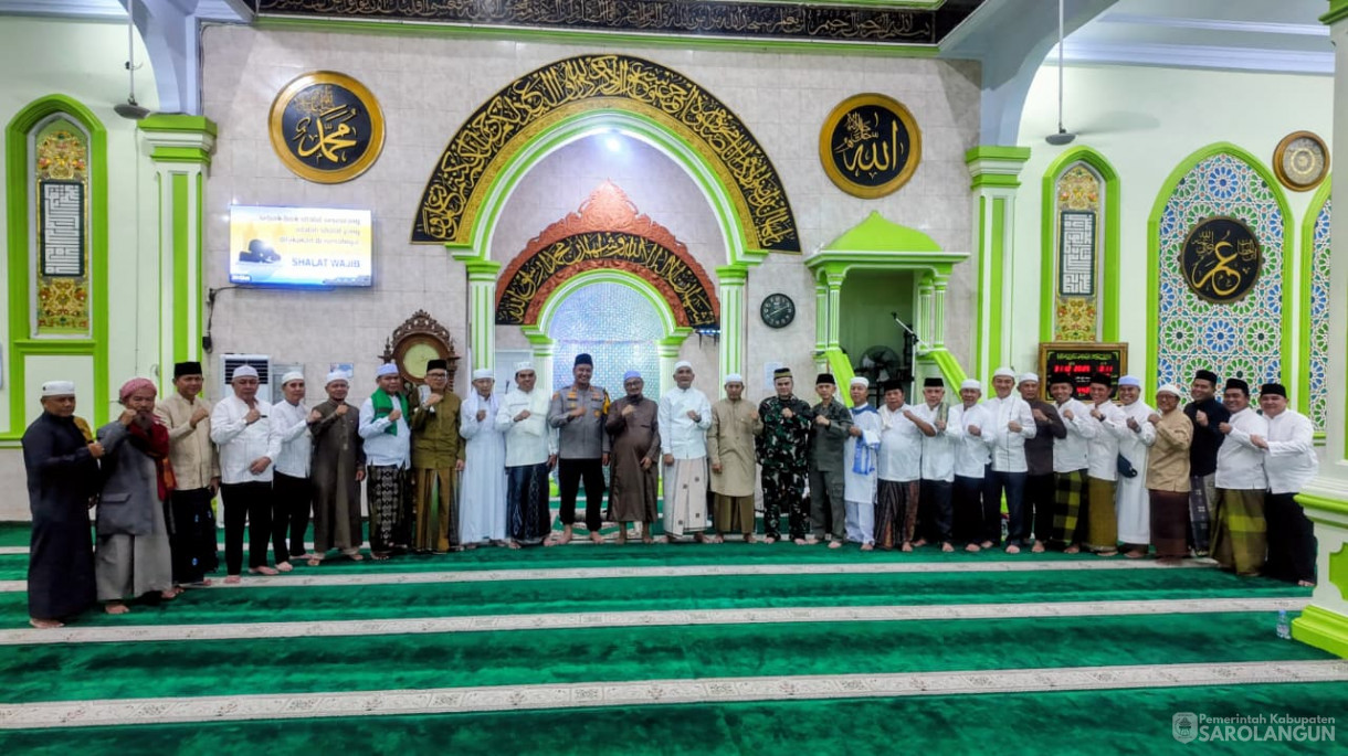 31 Desember 2025 Sholat Maghrib Berjamaah dilanjutkan Yasinan, Dzikir, dan Doa Bersama Tahun Baru 2026 Masehi di Masjid Alfalah Sarolangun