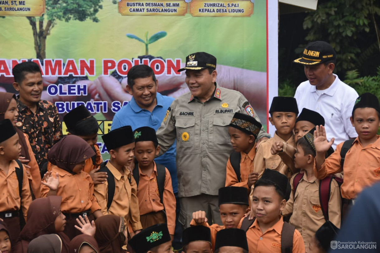 22 September 2023 - Penjabat Bupati Sarolangun Menghadiri Acara Penanaman Pohon di Desa Lidung