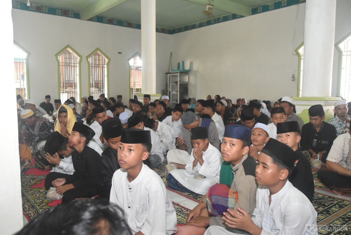 25 Juli 2025 - Sholat Jumat Berjamaah dan Sedekah Turun Betaun Masyarakat Desa Tanjung di Masjid Al Muawwanah Desa Tanjung