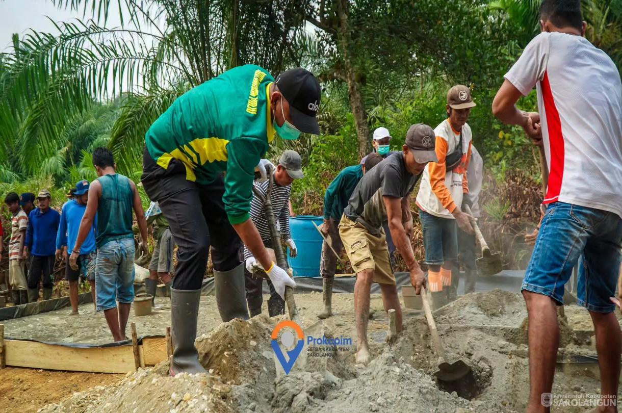 26 Agustus 2026 Gotong Royong Membangun Jalan Sepintun di Dusun Trans 3&nbsp; Bersama Bupati Sarolangun dan Masyarakat Dusun Trans 3 Desa Sepintun Kecamatan Pauh