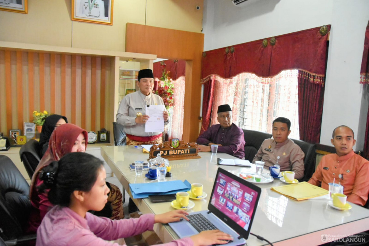 22 Agustus 2023 - Penjabat Bupati Sarolangun Dr. Ir. Bachril Bakri, M.App, Sc Menghadiri Zoom Meeting&nbsp; Penandatanganan Kerjasama Optimalisasi Pemungutan Pajak Pusat Dan Daerah