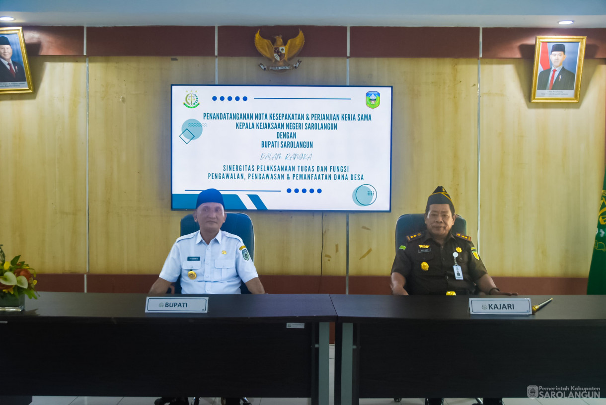 26 Maret 2025 - Penandatanganan Nota Kesepakatan dan Perjanjian Kerjasama Kepala Kejaksaan Negeri Sarolangun Dengan Bupati Sarolangun Dalam Rangka Sinergitas Pelaksanaan Tugas Dan Fungsi Pengawalan, Pengawasan dan Pemanfaatan Dana Desa di Aula Kejaksaa
