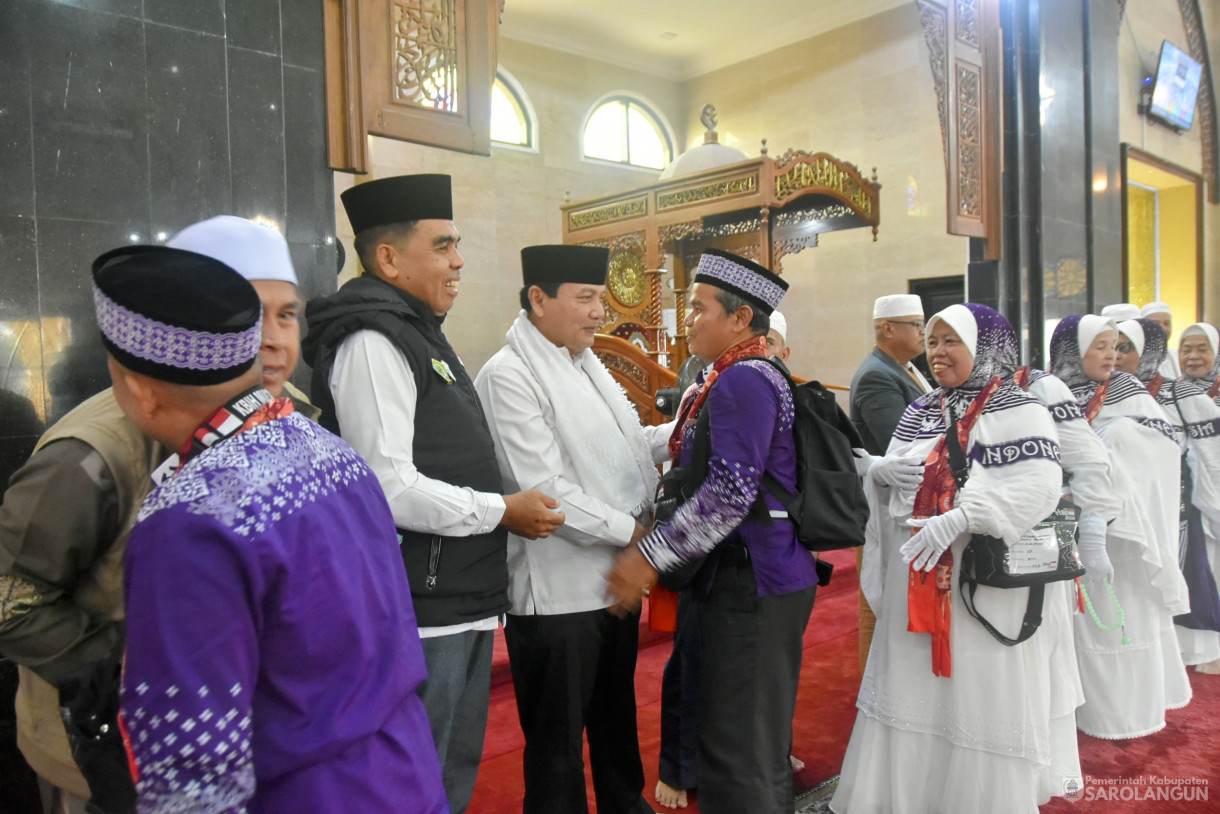 2 Juni 2024 -&nbsp;Pelepasan Calon Jamaah Haji Sarolangun Tahun 2024 Di Masjid Assulthon