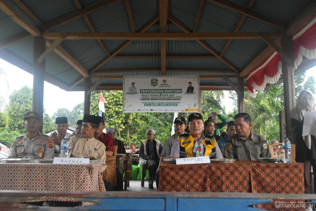 9 Agustus 2024 -&nbsp;Penyerahan Bantuan Kepada Mustahiq Warga Desa Pulau Buayo Program Baznas Sarolangun Sekaligus Pembukaan Turnamen Bola Voli Putri Dalam Rangka Menyambut Hari Kemerdekaan Indonesia, Bertempat di Desa Pulau Buayo kecamatan Bathin VII