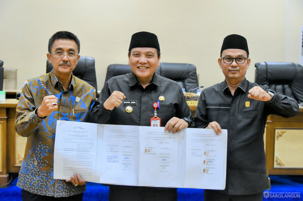 5 Desember 2023 - Rapat Paripurna Tingkat 2 Laporan Banggar Dan Penandatanganan Persetujuan Bersama Terhadap Rancangan Peraturan Daerah APBD Kabupaten Sarolangun Tahun Anggaran 2024