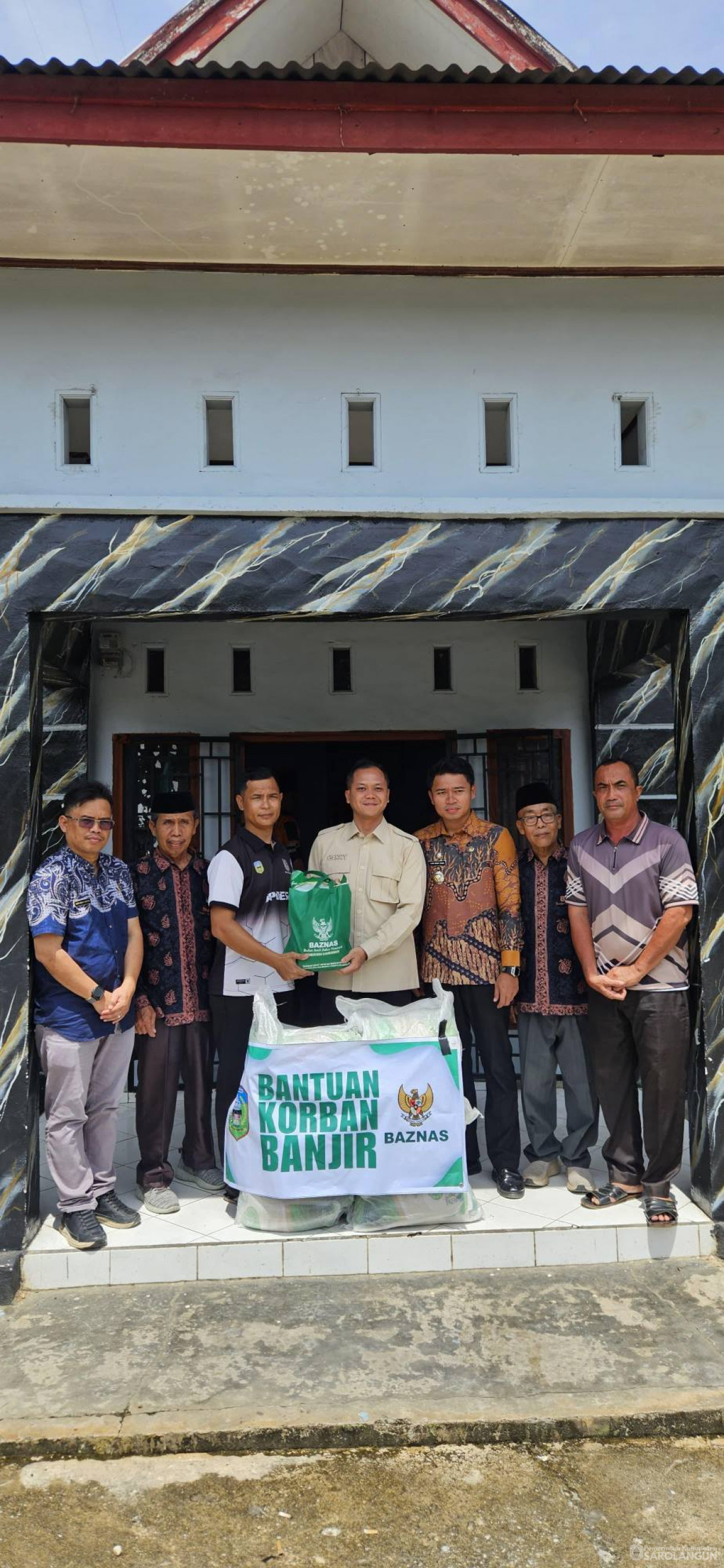 30 April 2026 Wakil Bupati Sarolangun Menyerahkan Bantuan Untuk Masyarakat Terdampak Banjir di Desa Ujung Tanjung, Kelurahan Aurgading, Desa Panti dan Kelurahan sarolangun Kembang